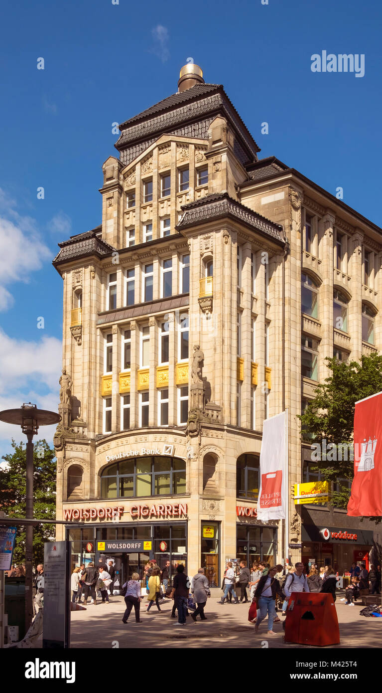 Wolsdorff Tobacco Gebäude in der Mönckebergstraße, der wichtigsten Einkaufsstraße in Hamburg, Deutschland Stockfoto