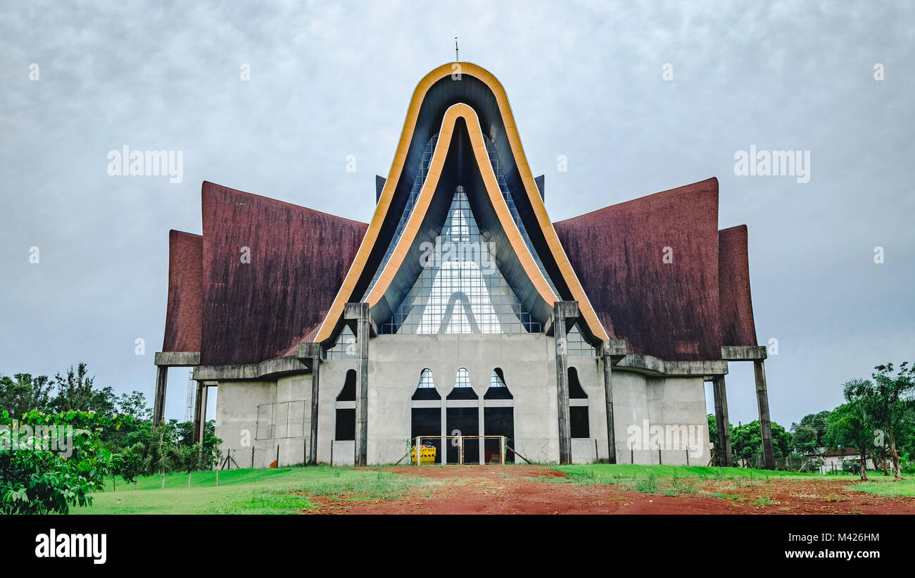 Foz do Iguacu, Brasilien - Januar 06, 2018: Die große Kathedrale im Bau genannt Catedral Diocesana Nossa Senhora de Guadalupe auf die Stadt Foz do Stockfoto
