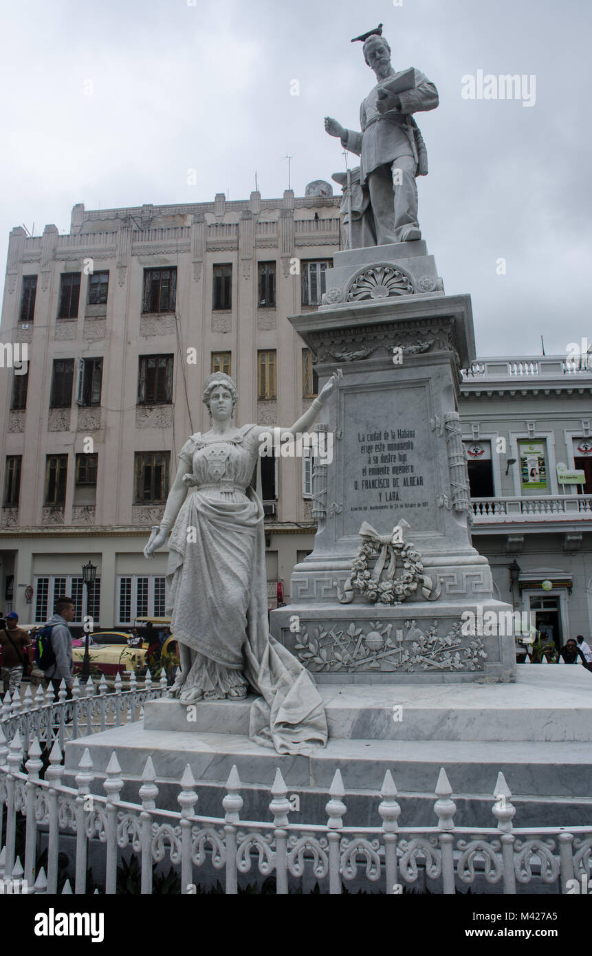 Havanna Kuba - 26. Januar 2018: Die Statue von Skulptur Ingenieur D Francisco de Albear y Lara, die für Havanas aquaduct verantwortlich war. Stockfoto