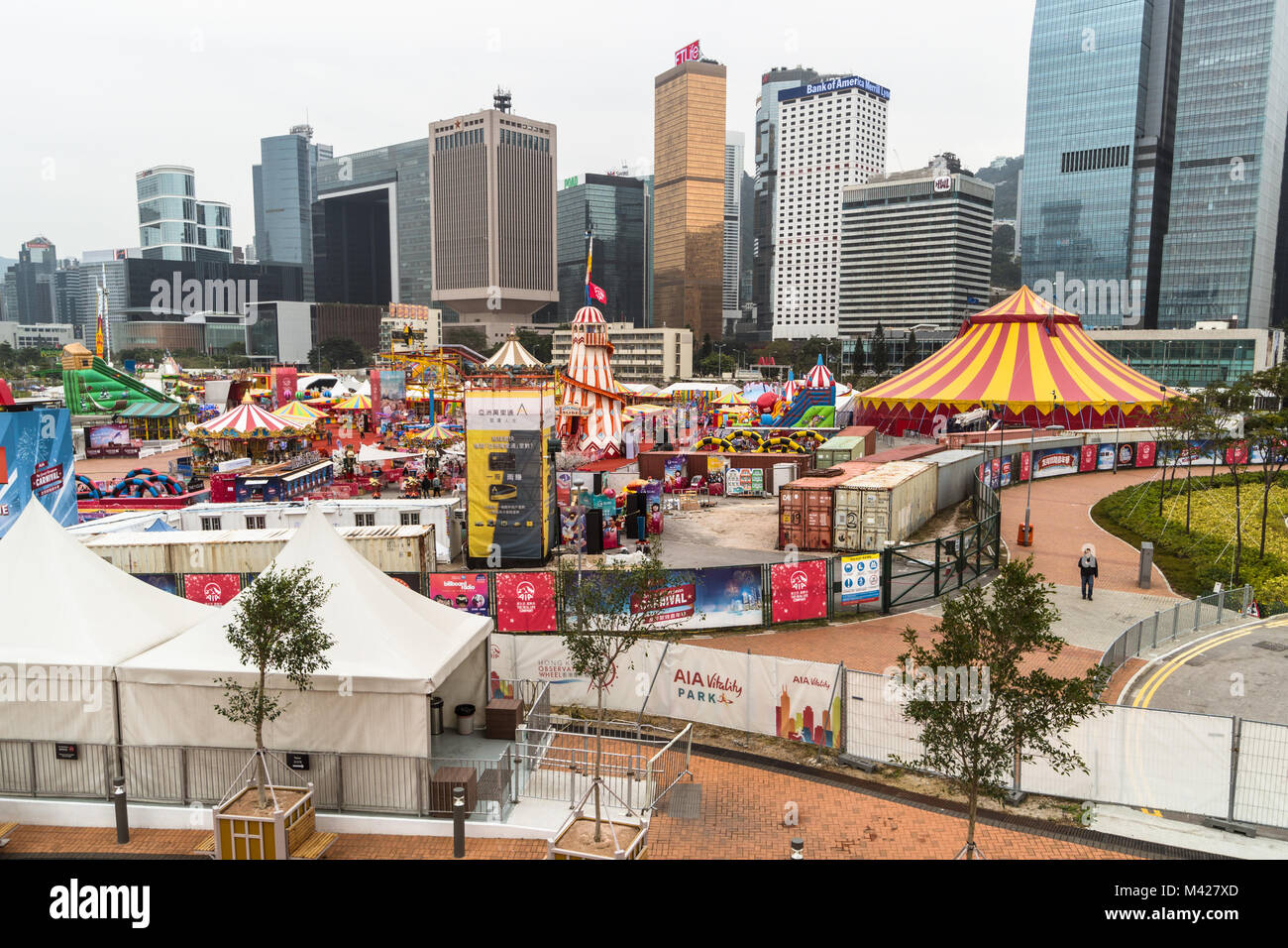 Hongkong - 2. Februar 2018: Eine hohe Betrachtungswinkel und der großen europäischen Karneval auf dem Central Waterfront für Weihnachten und das chinesische Neujahr parti gehalten Stockfoto