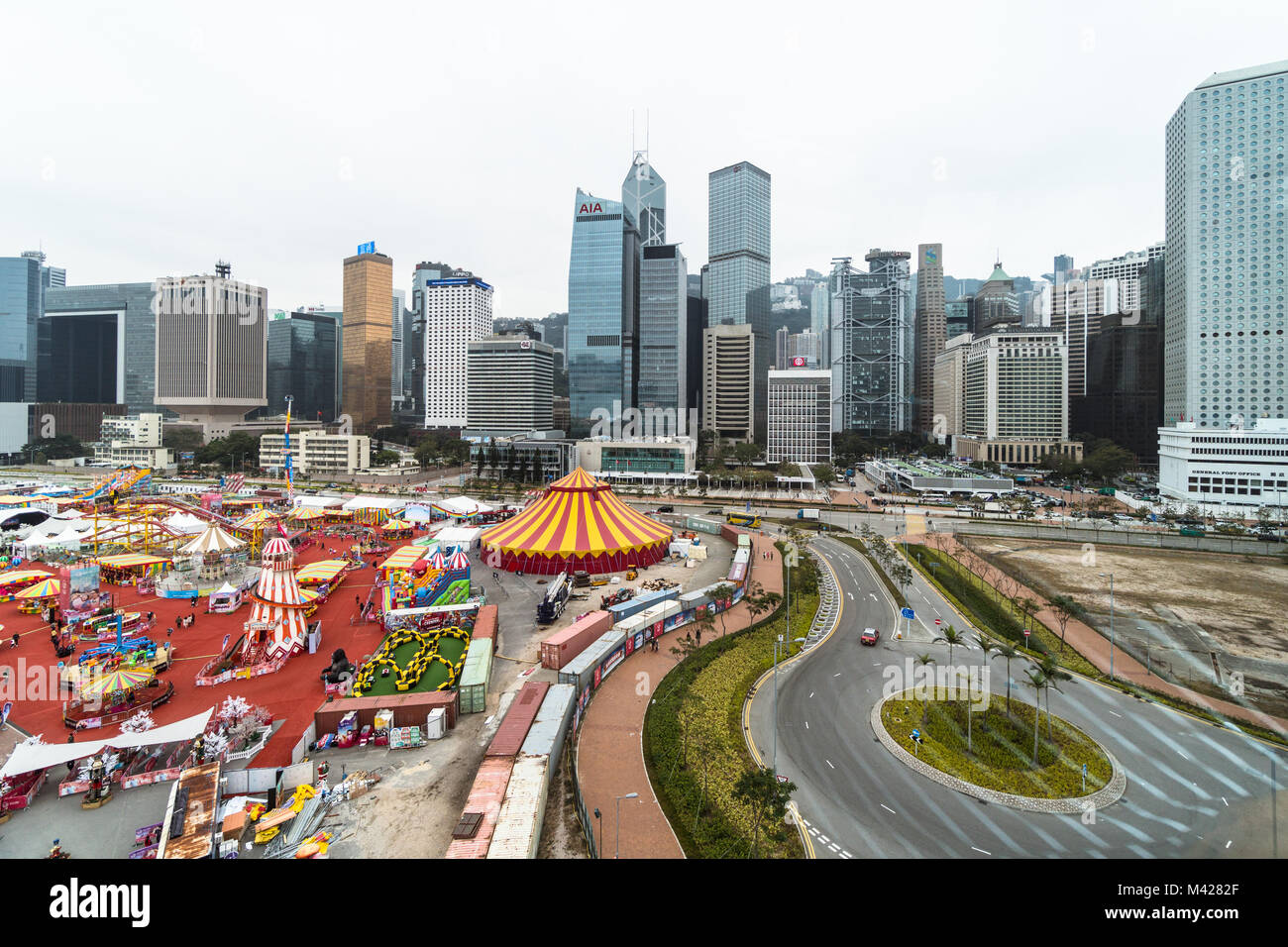 Hongkong - 2. Februar 2018: Eine hohe Betrachtungswinkel und der großen europäischen Karneval auf dem Central Waterfront für Weihnachten und das chinesische Neujahr parti gehalten Stockfoto