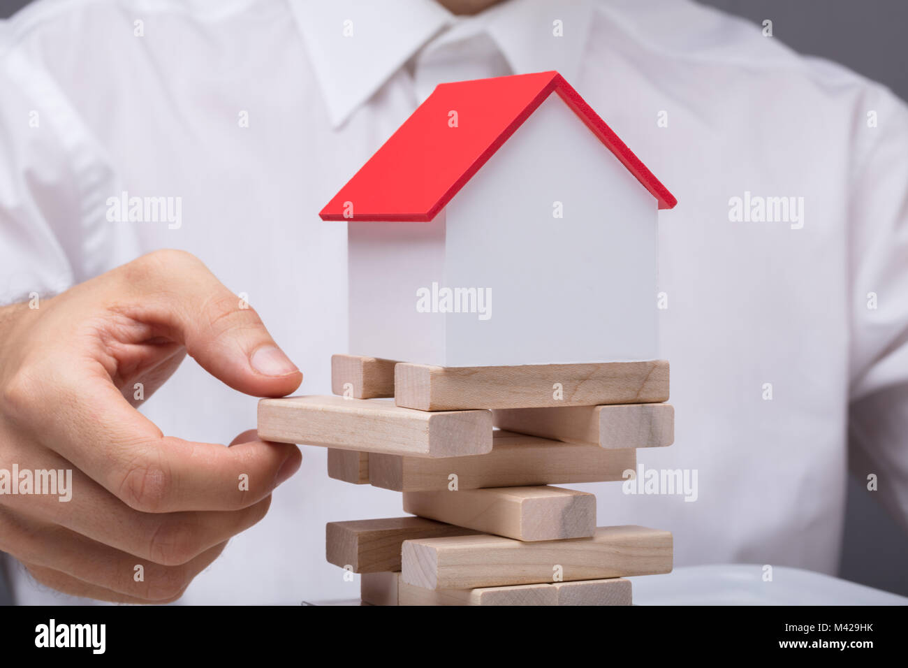 Nahaufnahme der Geschäftsmann ausgleichende Eigenschaft Sektors in der Wirtschaft Stockfoto