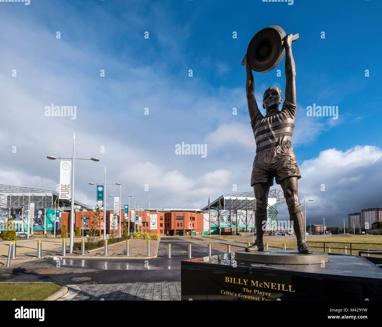 Statue von Billy McNeil außerhalb Celtic Park home von Celtic Football Club in Parkhead, Glasgow, Schottland, Vereinigtes Königreich Stockfoto