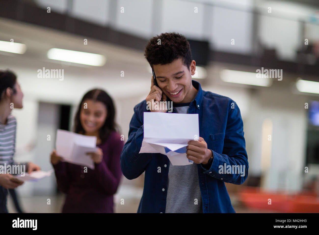 Student Aufruf über Prüfungsergebnisse Stockfoto
