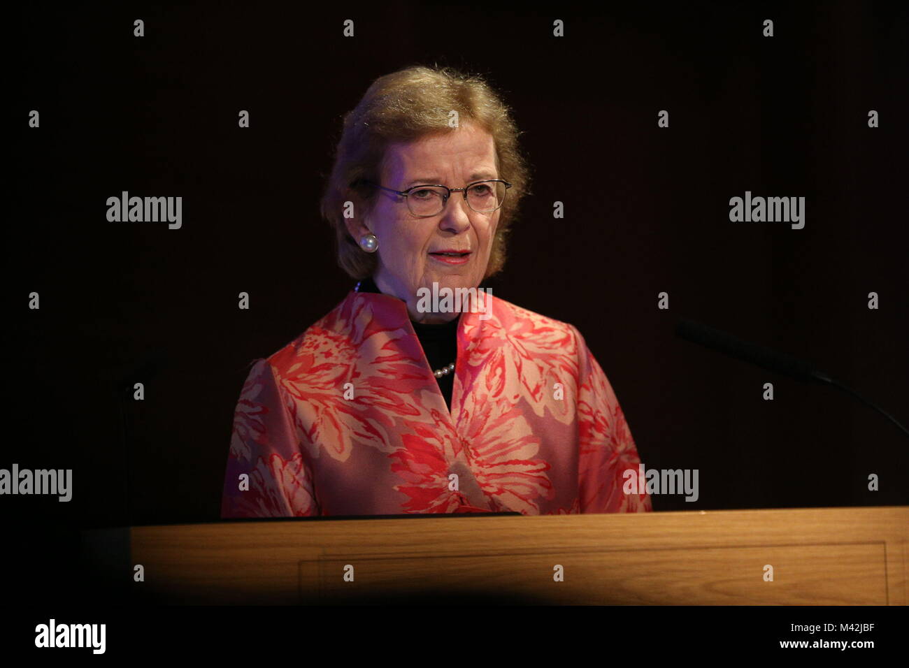 Mary Robinson, ehemalige UN-Hochkommissarin für Menschenrechte und ehemalige irische Präsidentin, spricht auf einer Veranstaltung der London Irish Business Gesellschaft in London organisiert, auf Brexit, Klimawandel und den Stand der Politik in Nordirland. Stockfoto