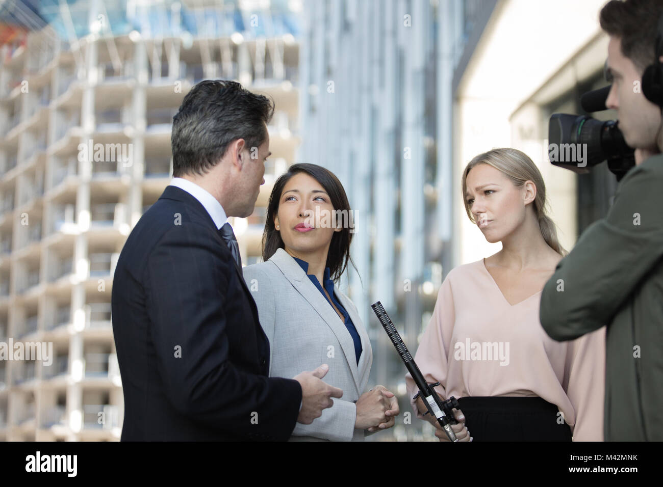 Media Group Interview für die Sendung aufgezeichnet Stockfoto