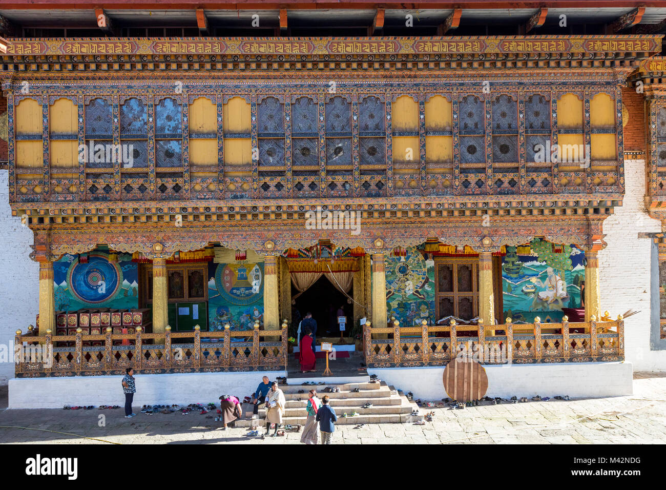 Punakha, Bhutan. Eingang zum Tempel in der punakha Dzong (Festung/Kloster). Stockfoto