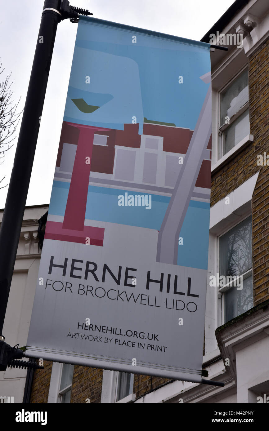 Ein großes Banner stil Werbung sign Brockwell Lido in Herne Hill in Kent. berühmten Swimmingpool und Lido in Herne Hill aus Türen. Stockfoto