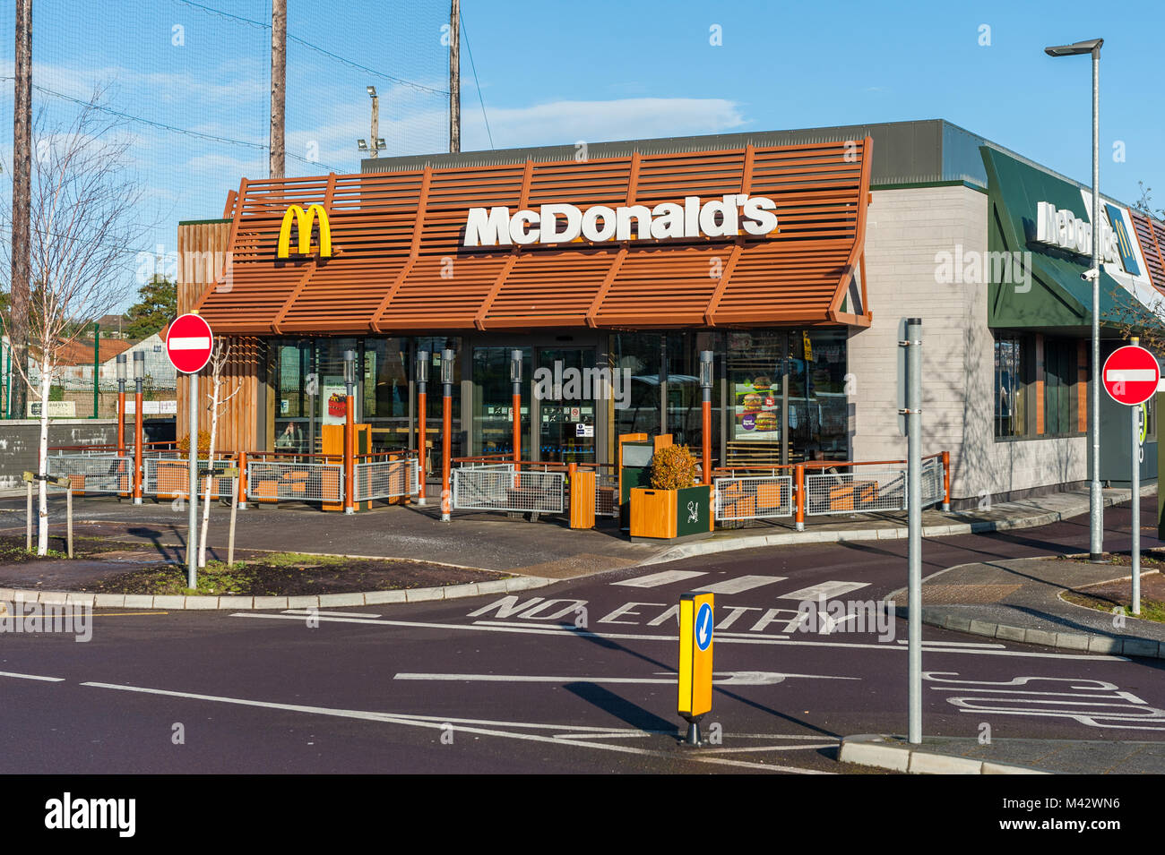 McDonald's Drive-thru-Restaurant, Kinsale Road, Cork, Irland, mit kopieren. Stockfoto