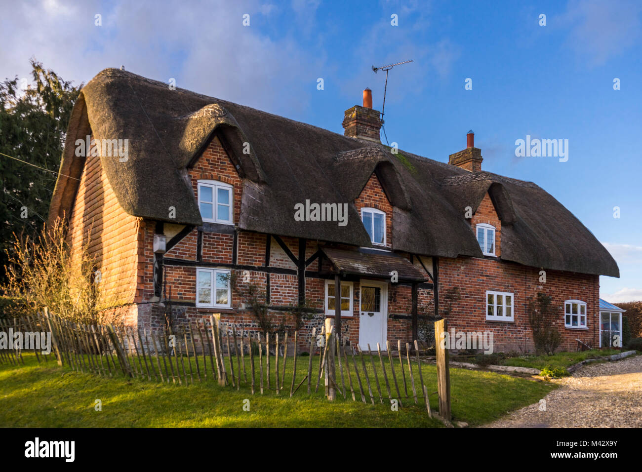 Tharched Hütte/Haus in der Grafschaft Wiltshire. England, Großbritannien Stockfoto