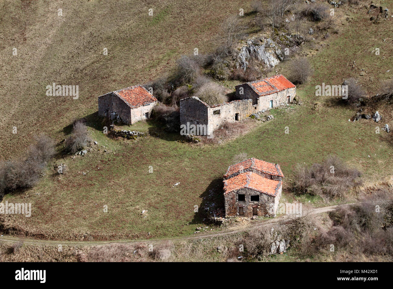 Hütten im Valle de Las Monetas, auf dem Weg nach Naranjo de Bulnes, Sotres, Picos de Europa, Asturien, Spanien Stockfoto