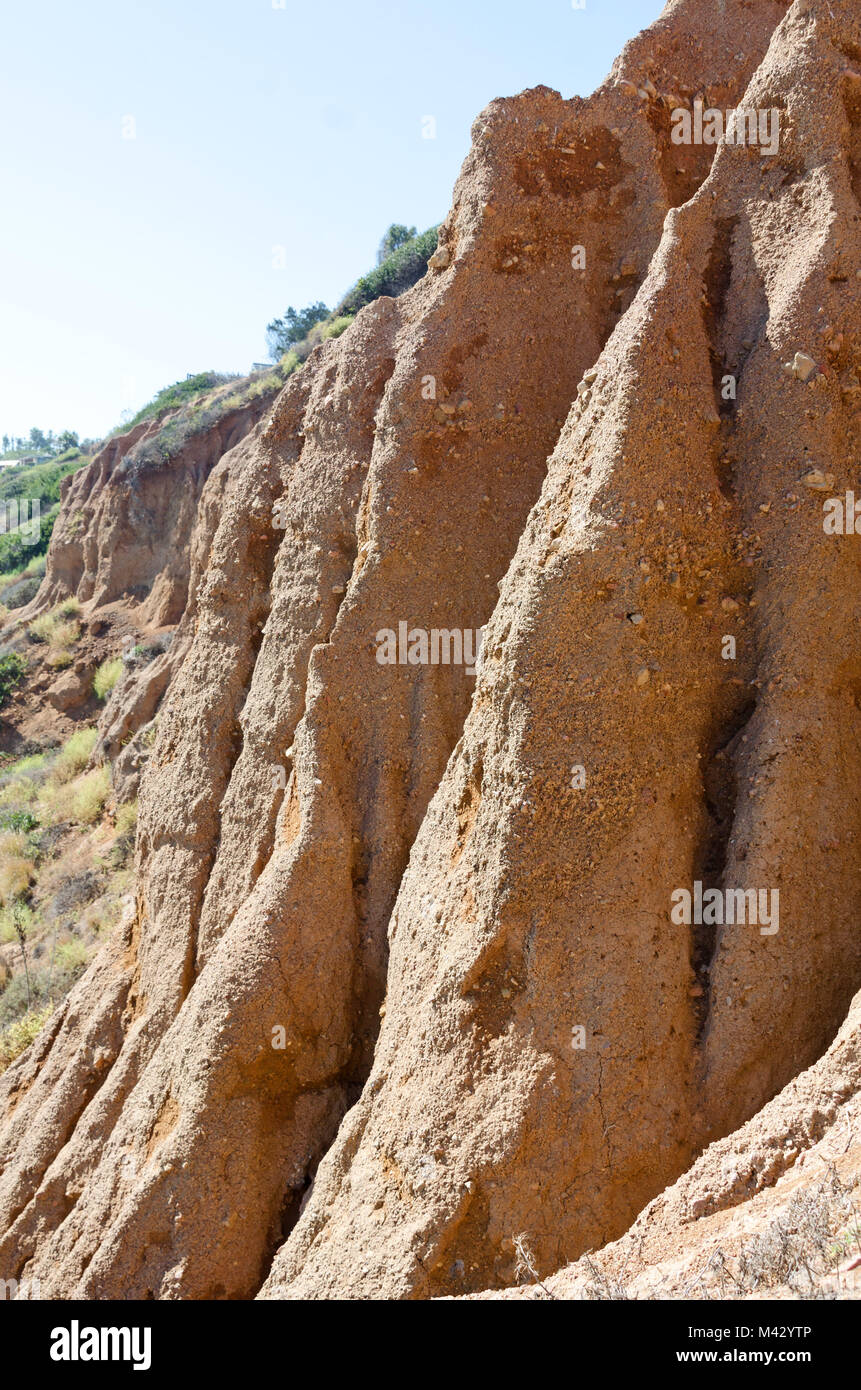 Erodieren Sandsteinfelsen bei El Matador State Beach, Malibu, Kalifornien Stockfoto