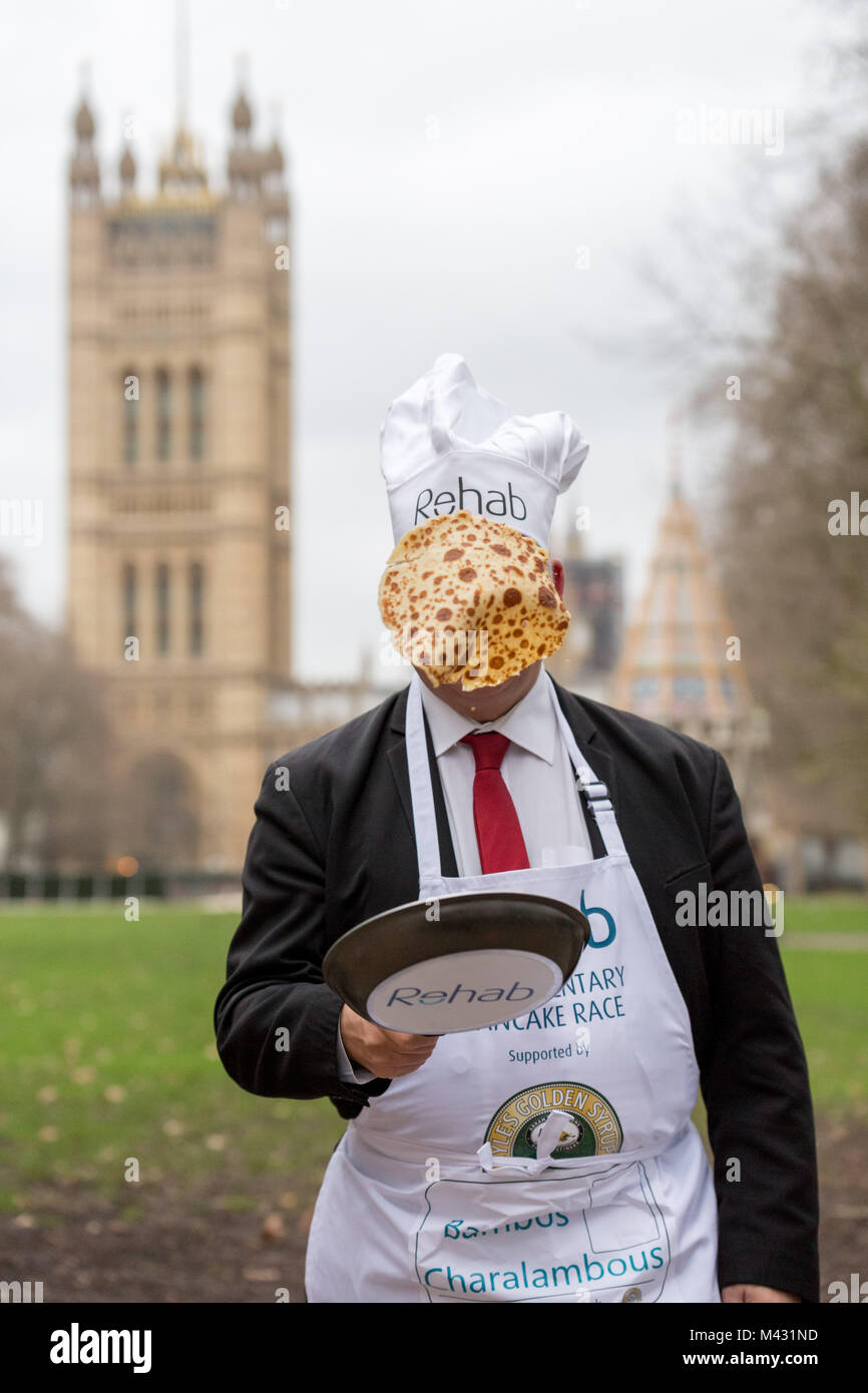 London, Großbritannien. 13 Feb, 2018. MPs, Lords und Medien die 21. jährliche Rehab parlamentarischen Pfannkuchen Rennen in Victoria Tower Gardens in Westminster. © Guy Corbishley/Alamy leben Nachrichten Stockfoto