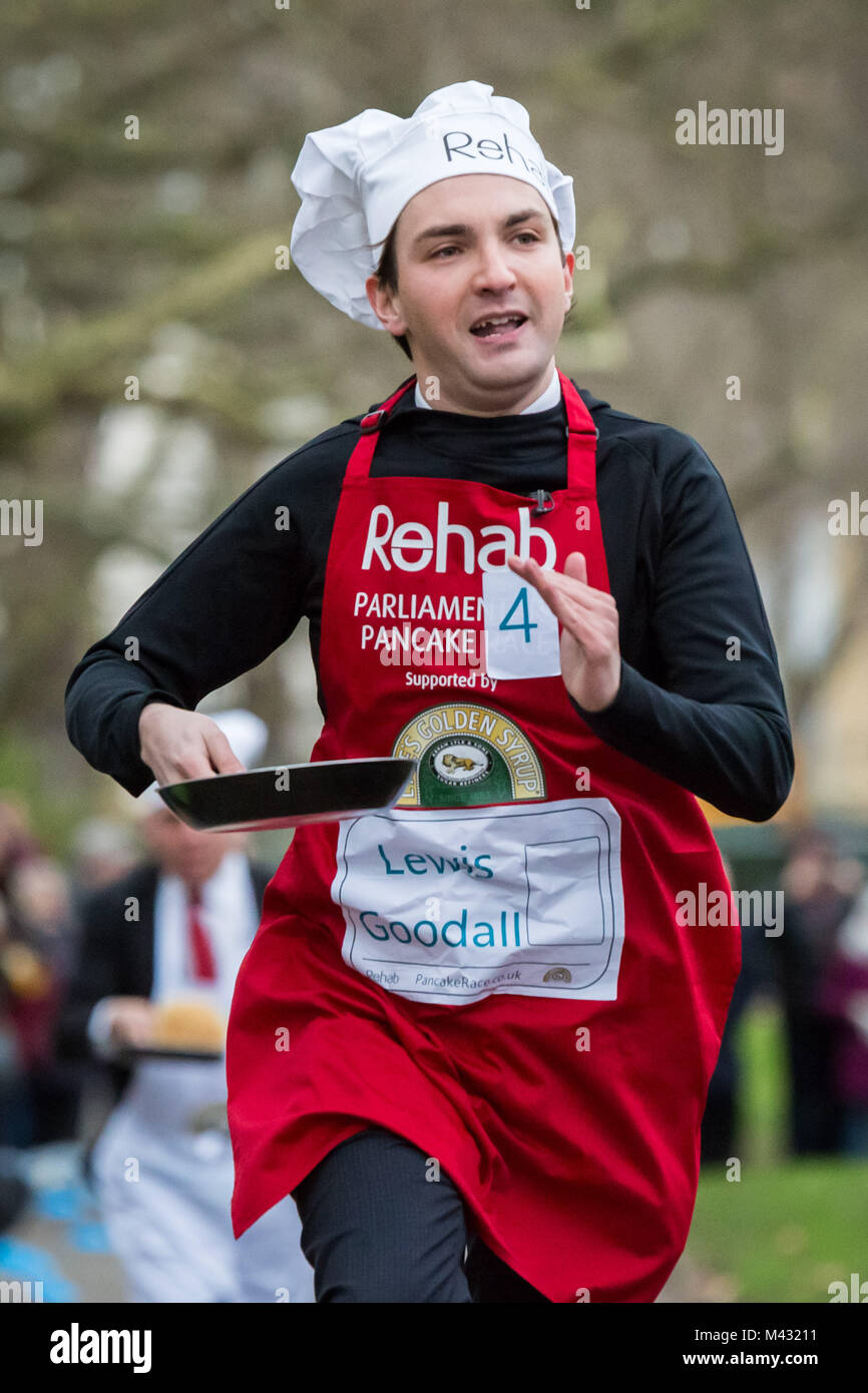 London, Großbritannien. 13 Feb, 2018. MPs, Lords und Medien die 21. jährliche Rehab parlamentarischen Pfannkuchen Rennen in Victoria Tower Gardens in Westminster. © Guy Corbishley/Alamy leben Nachrichten Stockfoto