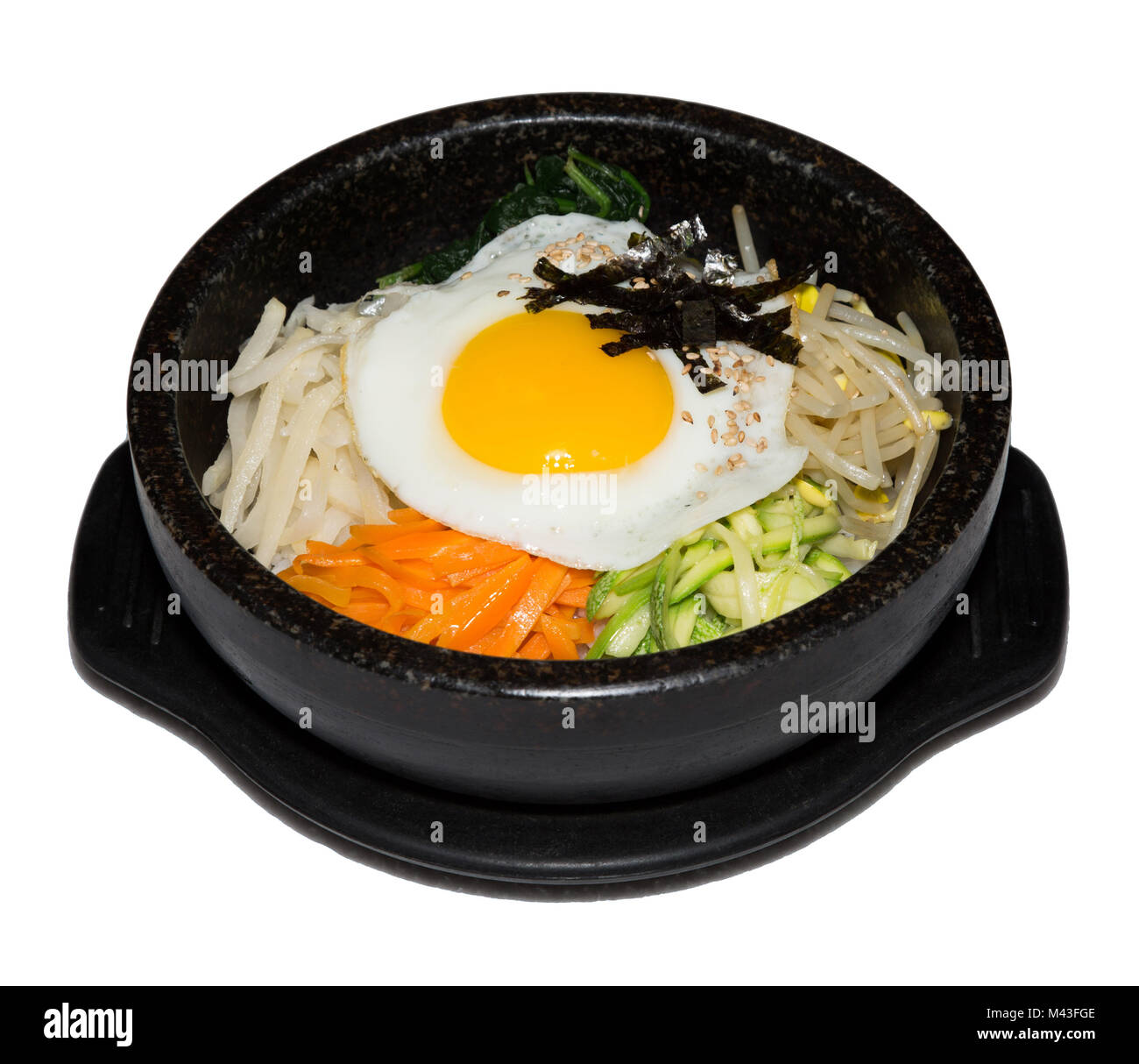 Bibimbap isoliert auf weißem Hintergrund Stockfoto Bibimbap isoliert auf weißem Hintergrund Stockfoto