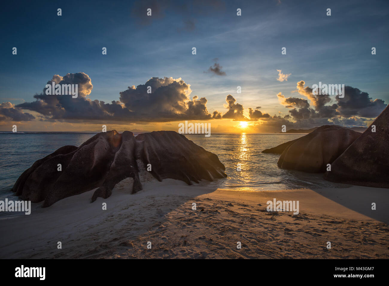 Tropical Island Beach, Source d'Argent, La Digue, Seychellen Stockfoto Tropical Island Beach, Source d'Argent, La Digue, Seychellen Stockfoto