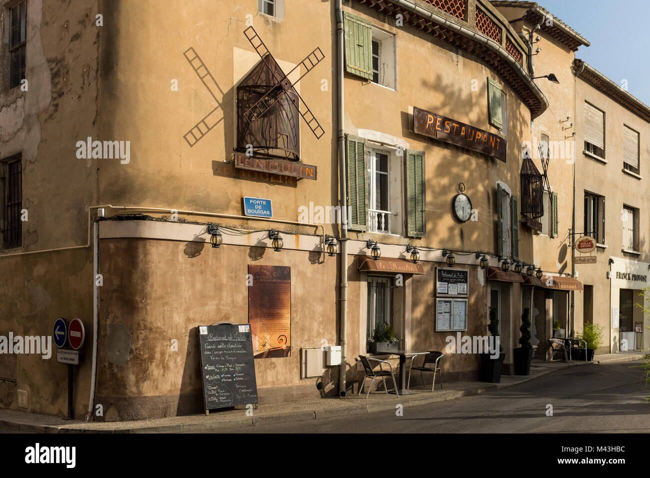 Restaurant Le Moulin, L'Isle sur la Sorgue, Vaucluse, Provence-Alpes-Côte d'Azur, Frankreich Stockfoto