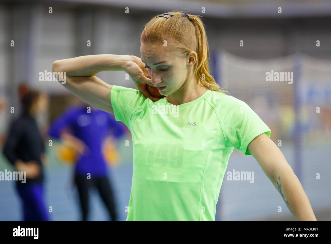 Kharkov, Ukraine - Februar 9, 2018: Hanna Nelepa - Durchführen der Schuß im fünfkampf Wettbewerb auf Ukrainischen indoor Leichtathletik Meisterschaft 2018 p setzen Stockfoto