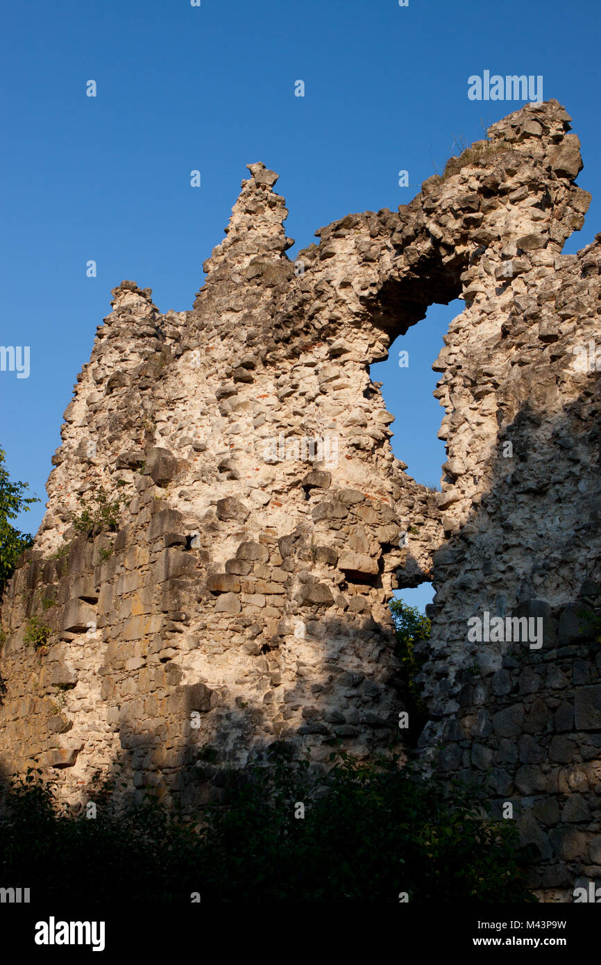 Burgruine im Dorf Seredne Transkarpatische Ukraine Stockfoto