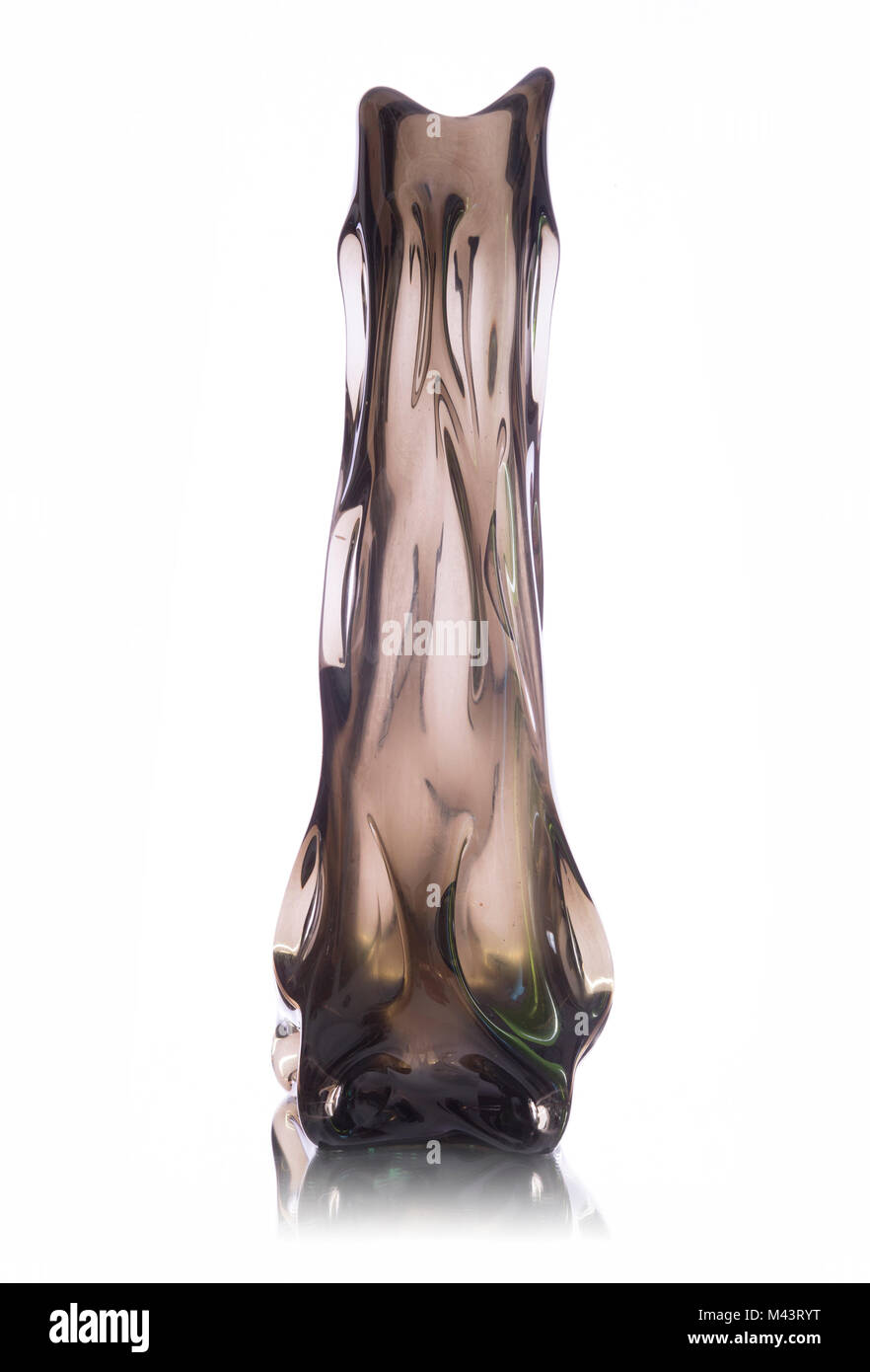 Braunes Glas Vase isoliert auf weißem Hintergrund Stockfoto