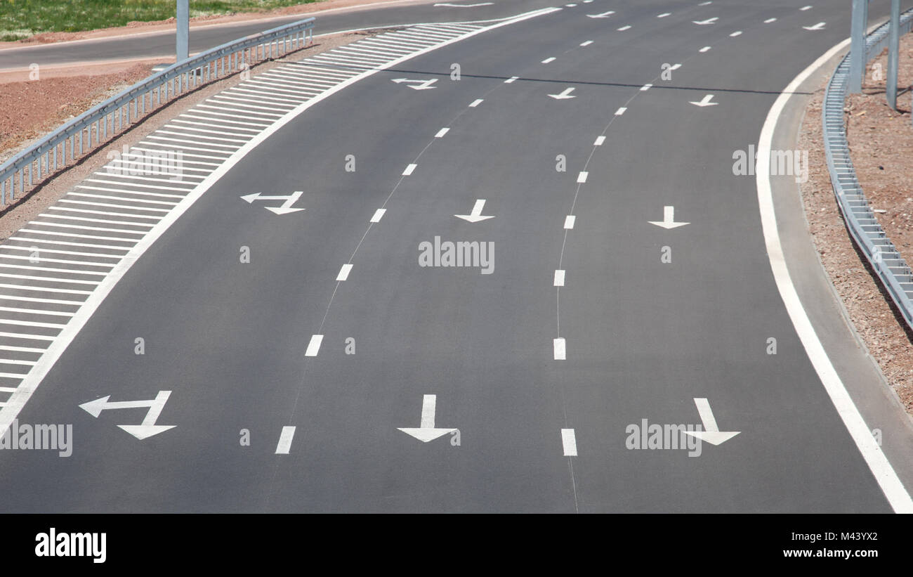 Dreispurige Autobahn Stockfotos und -bilder Kaufen - Alamy