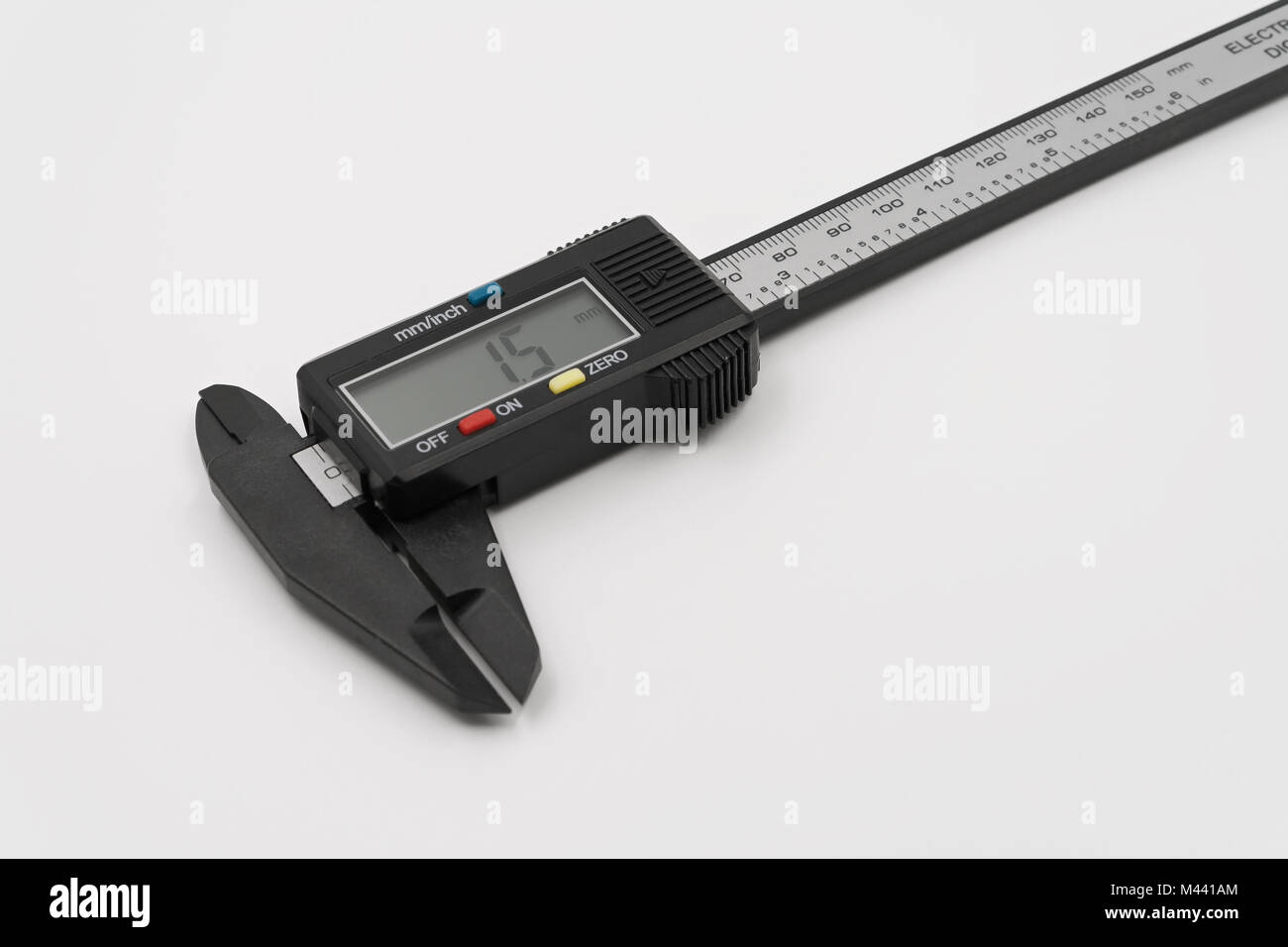 Elektronische digitale Messschieber. Auf einem weißen Hintergrund. Stockfoto