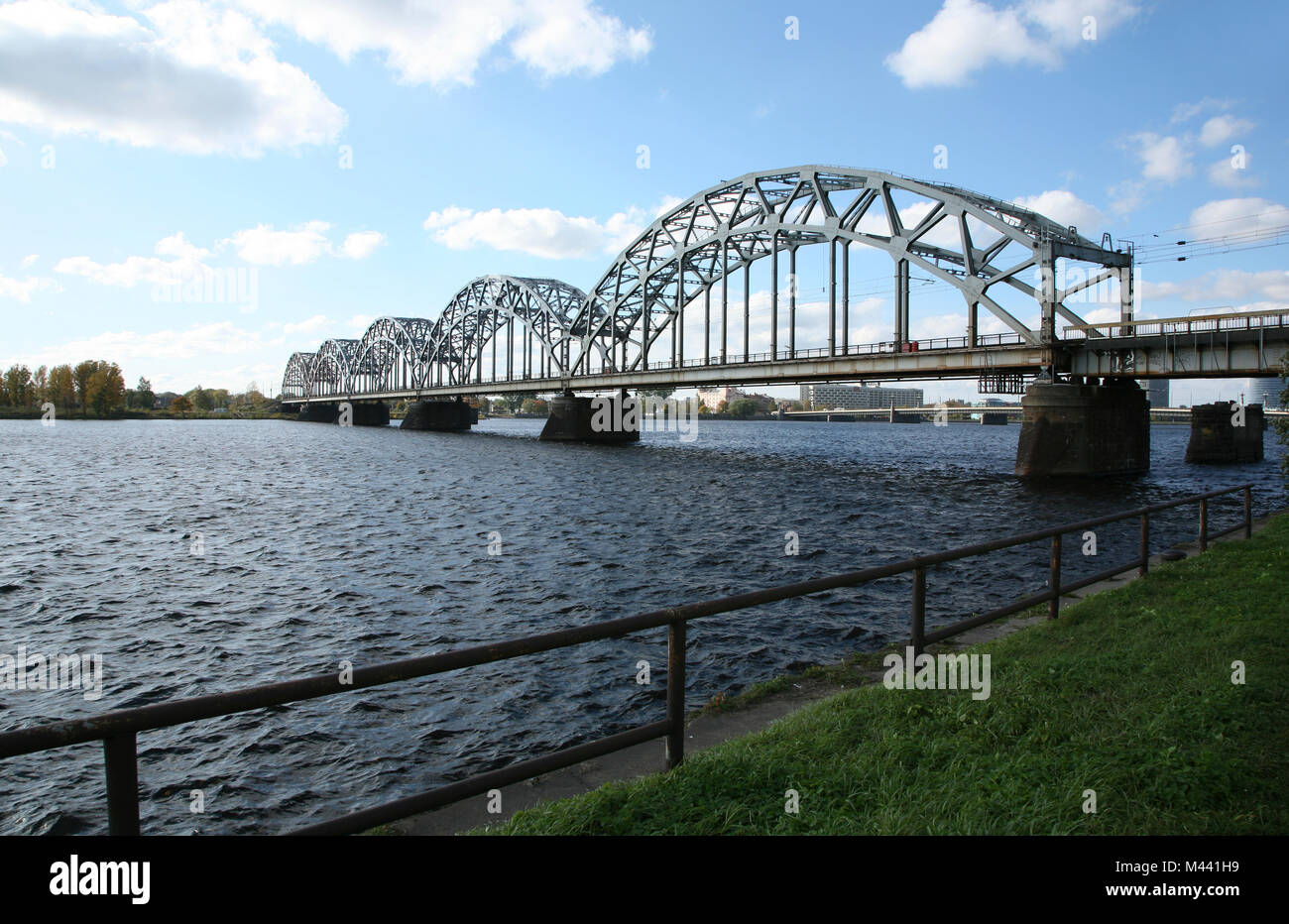 Architektonische connction Brücke über das Meer Stockfoto