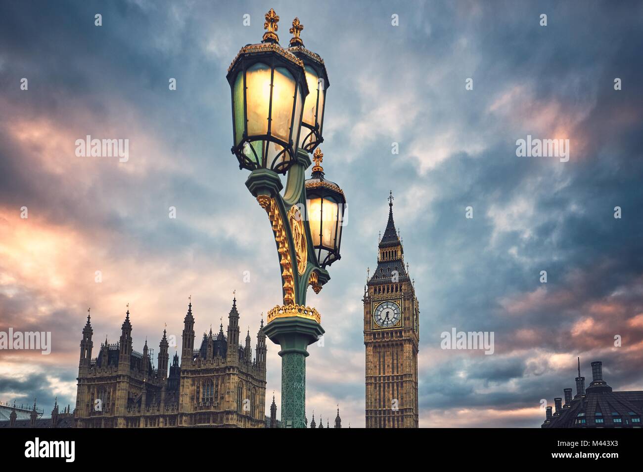 Big Ben und die Houses of Parliament in der Dämmerung, London, Vereinigtes Königreich - selektive Fokus Stockfoto