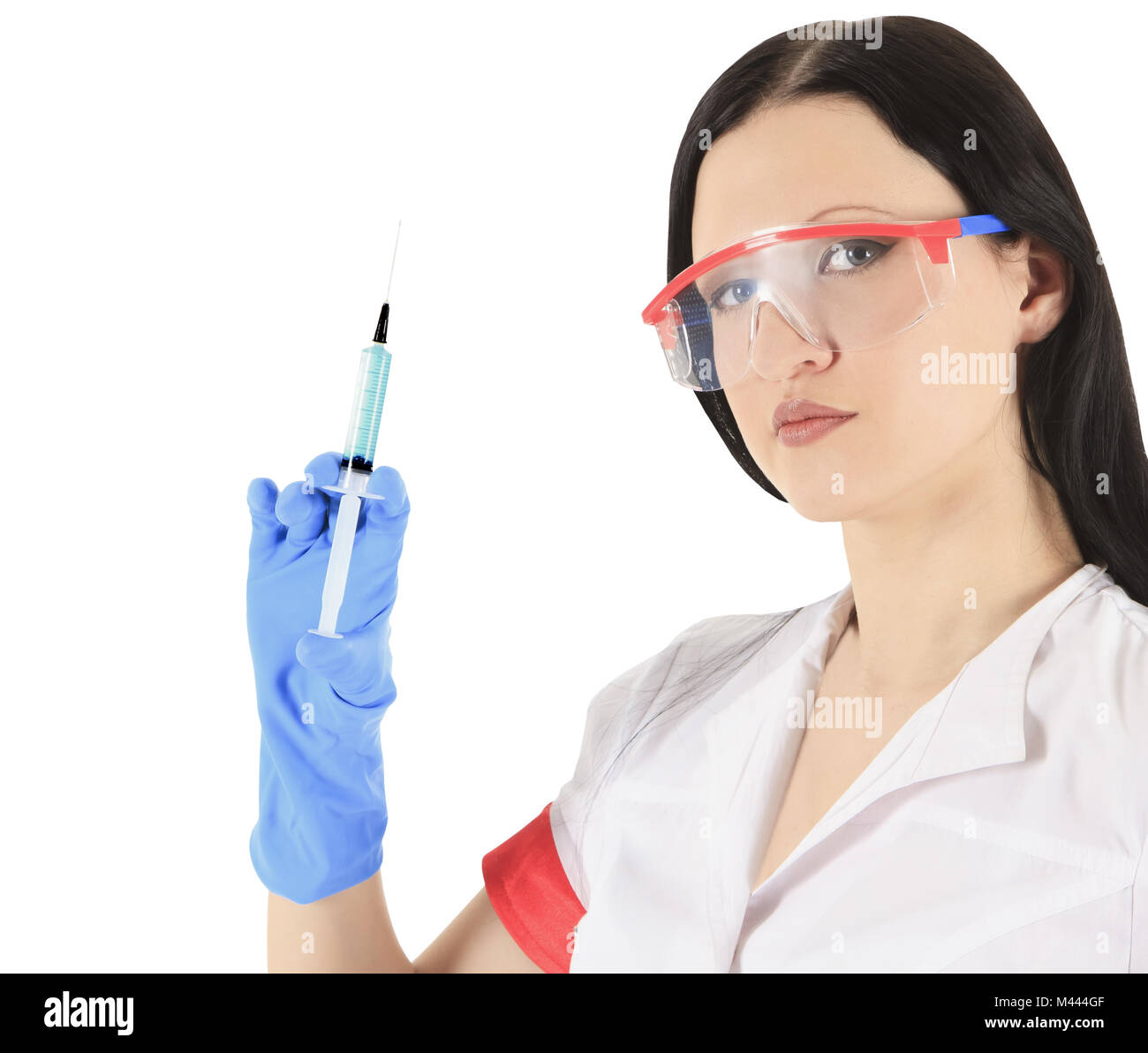 Ärztin, die das Tragen einer Schutzbrille mit Spritze Stockfoto