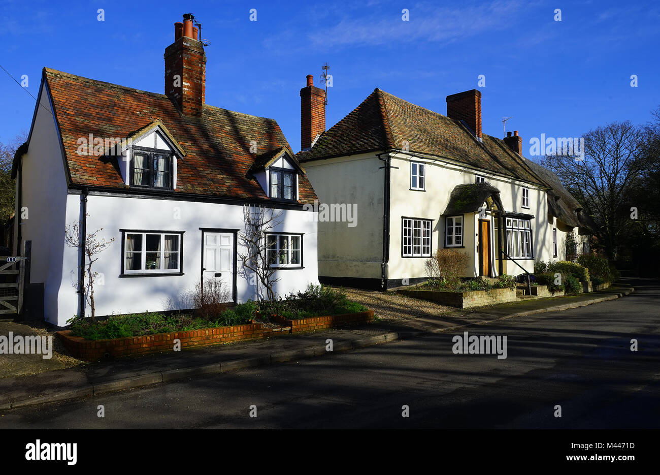 Cottages gegenüber der Pfarrkirche an der Großen Gransden, Cambridgeshire Stockfoto