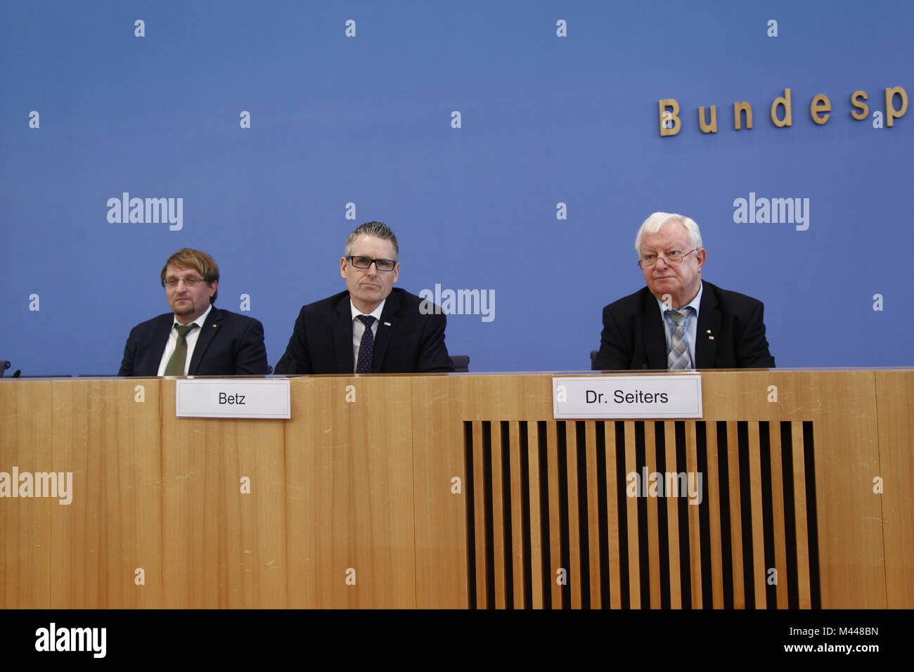 Haus der Deutschen Pressekonferenz mit dem Deutschen Roten Kreuz. Stockfoto