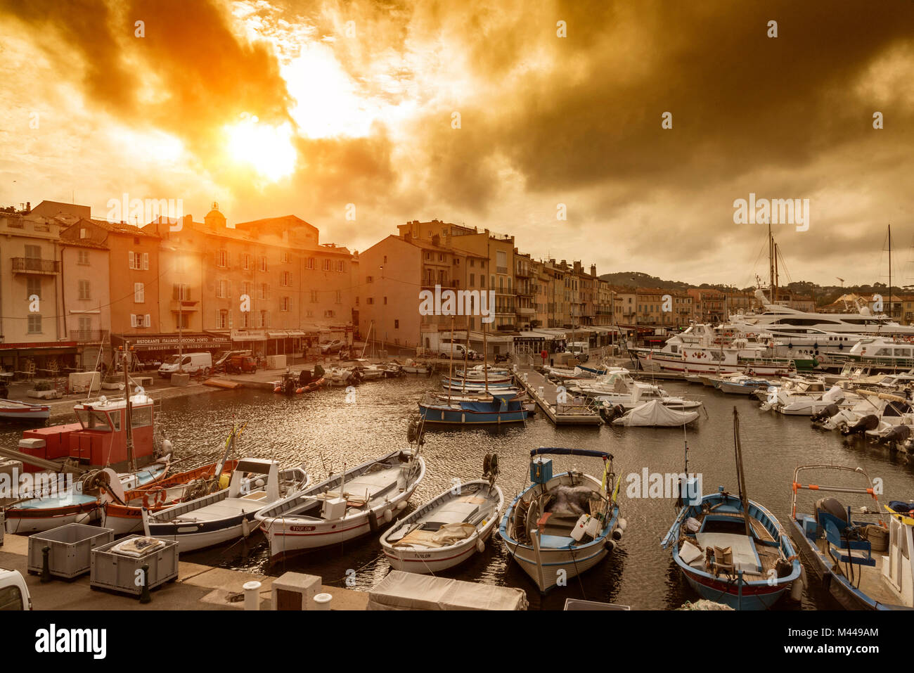 Le Vieux Port, St Tropez, Provence-Alpes-Cote d'Azur, Frankreich Stockfoto