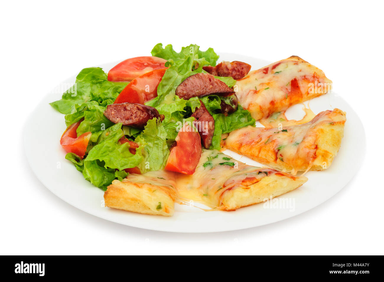 Pizzastücke und Salat Stockfoto