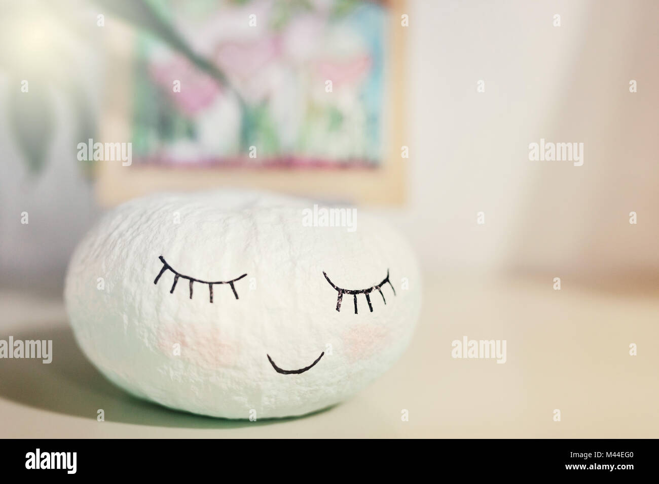 Kürbis von Hand mit einem hübschen Gesicht gemalt Stockfoto