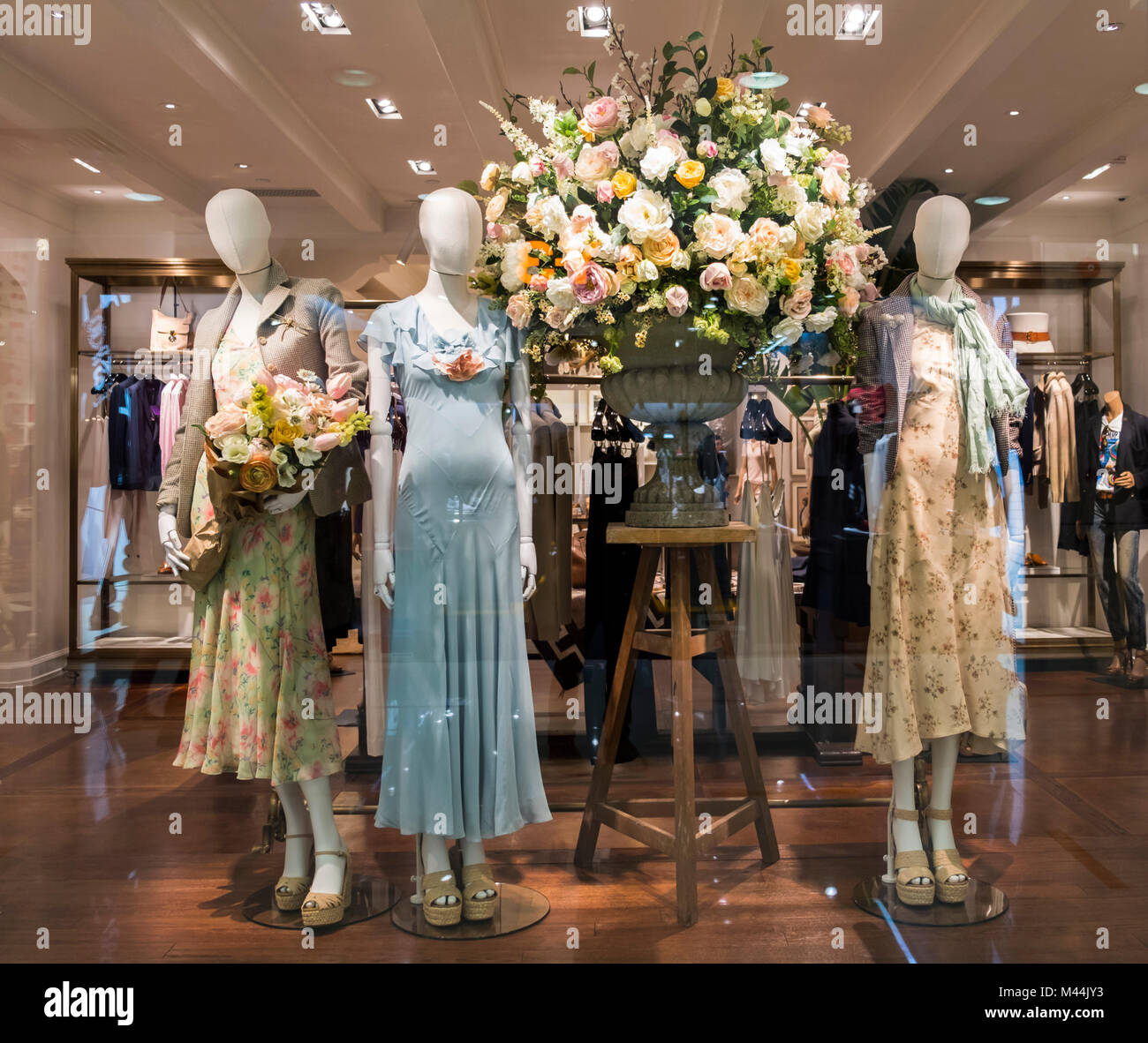 Hongkong - Februar 4, 2018: Frauen, elegante Kleidung Showcase in Hongkong. Stockfoto
