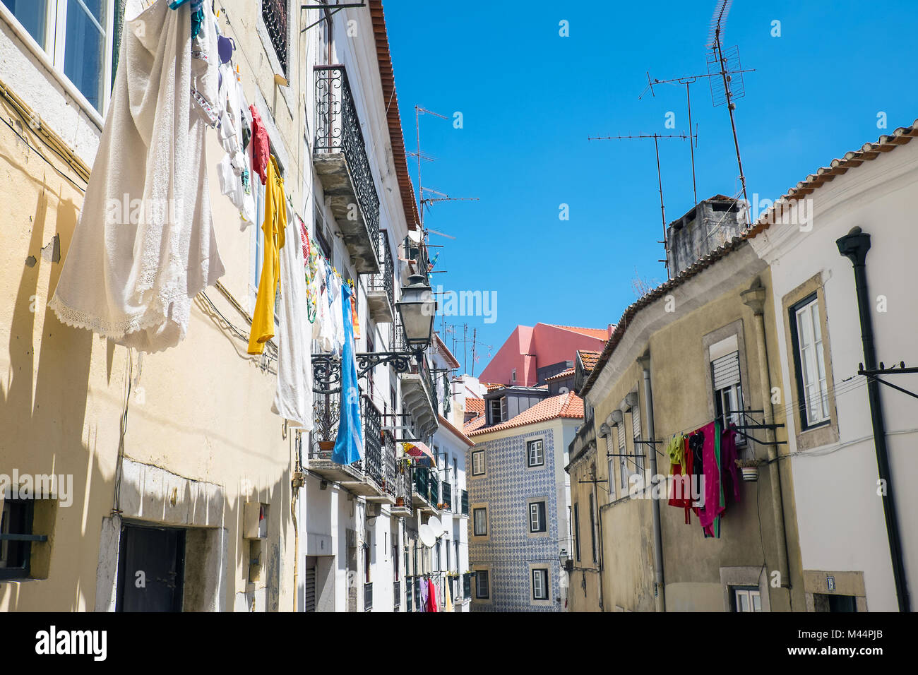 Alte Häuser in der Alfama in Lissabon, Portu Stockfoto