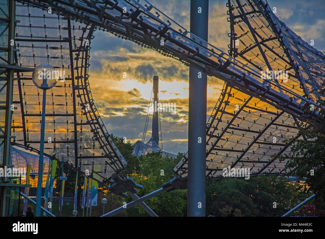 Olympiastadion München Sonnenuntergang Stockfoto