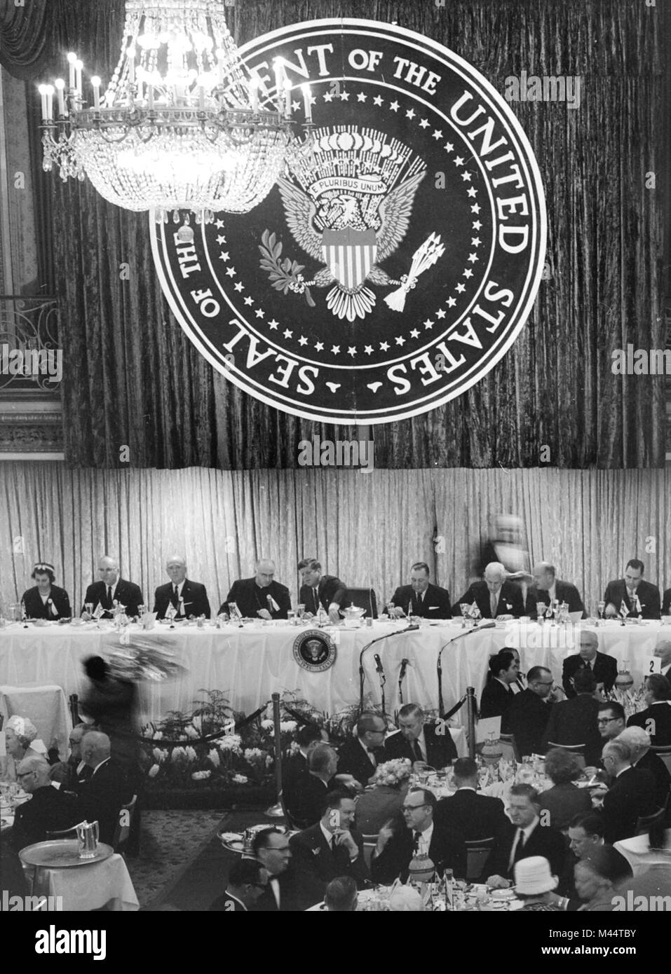 Präsident John F. Kennedy bei einem Abendessen feiern die Einweihung des Chicago O'Hare Airport, 1963. Stockfoto