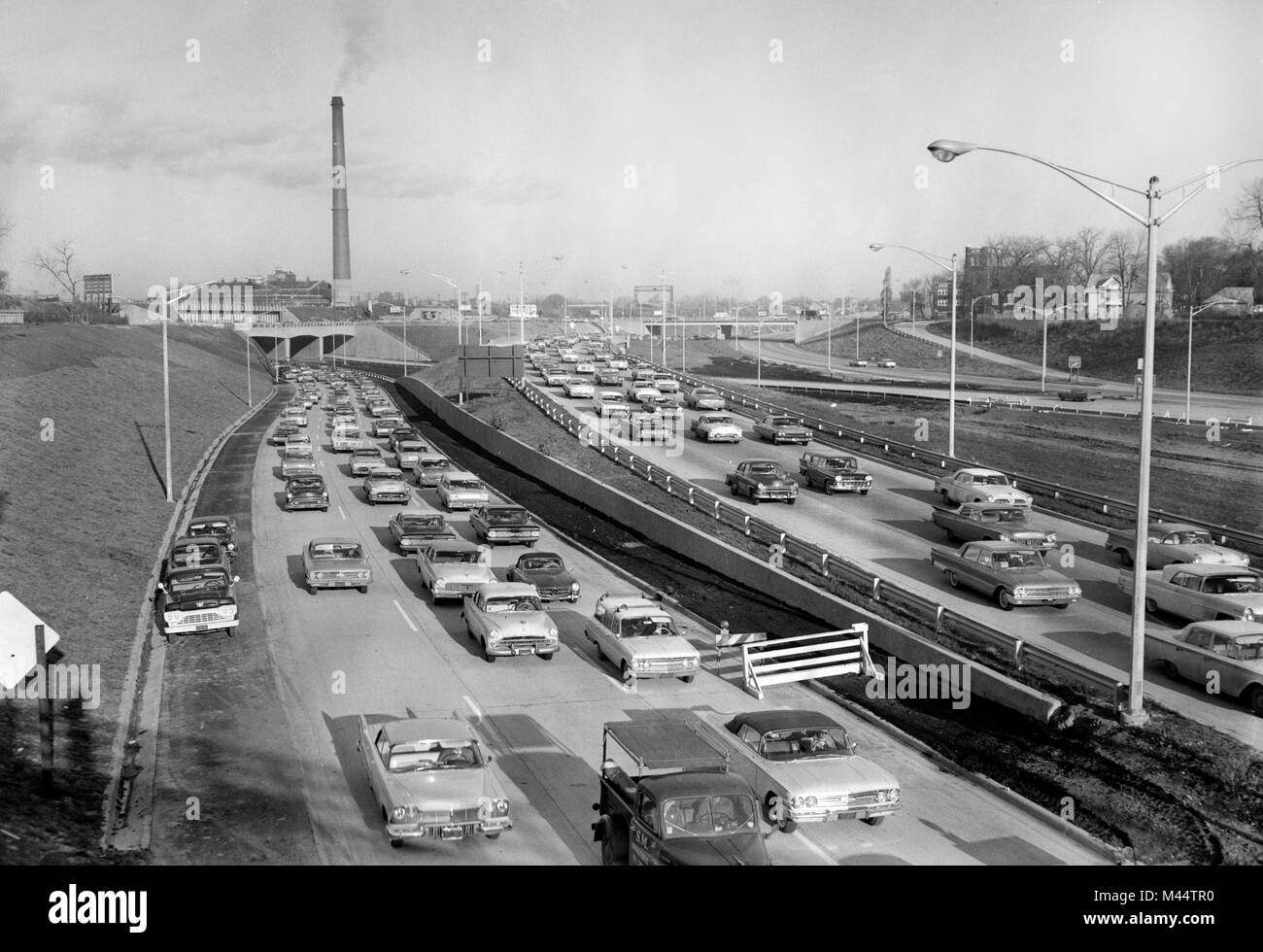 Interchange an der Kennedy und Edens Schnellstraßen Suche NW, Ca. 1960. Stockfoto