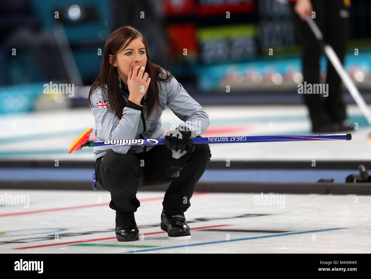 Großbritanniens Eve Muirhead während der Round Robin die Sitzung des Frauen 1 Match gegen Athleten aus Russland in Gangneung Curling Center bei Tag fünf der Olympischen Winterspiele 2018 PyeongChang in Südkorea. Stockfoto