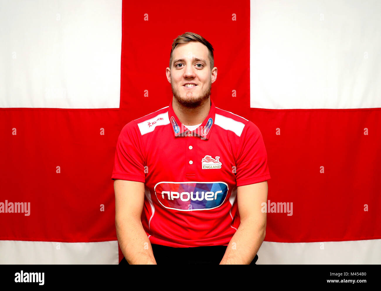 Das Team England Andrew Willis posiert für ein Foto während der KITTING out Session an Kukri Sport HQ, Preston. Stockfoto