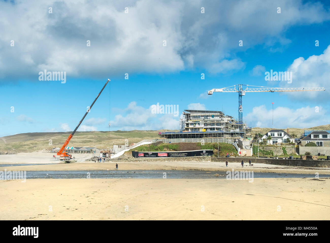 Neue Apartments am Strand in Perranporth Cornwall Großbritannien gebaut. Stockfoto