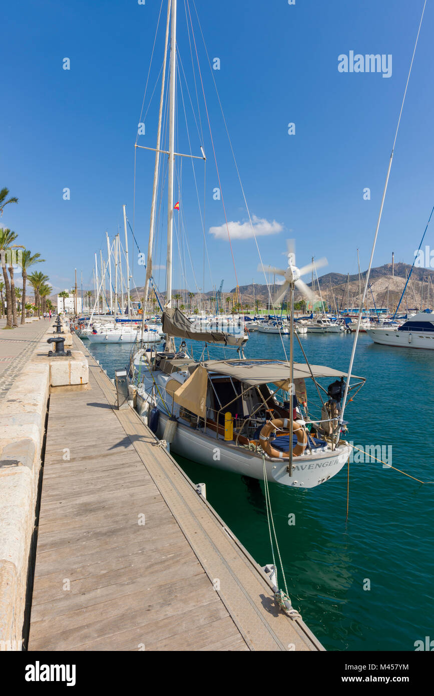 Die Marina an der mediterranen Küstenstadt Cartagena, Spanien. Stockfoto