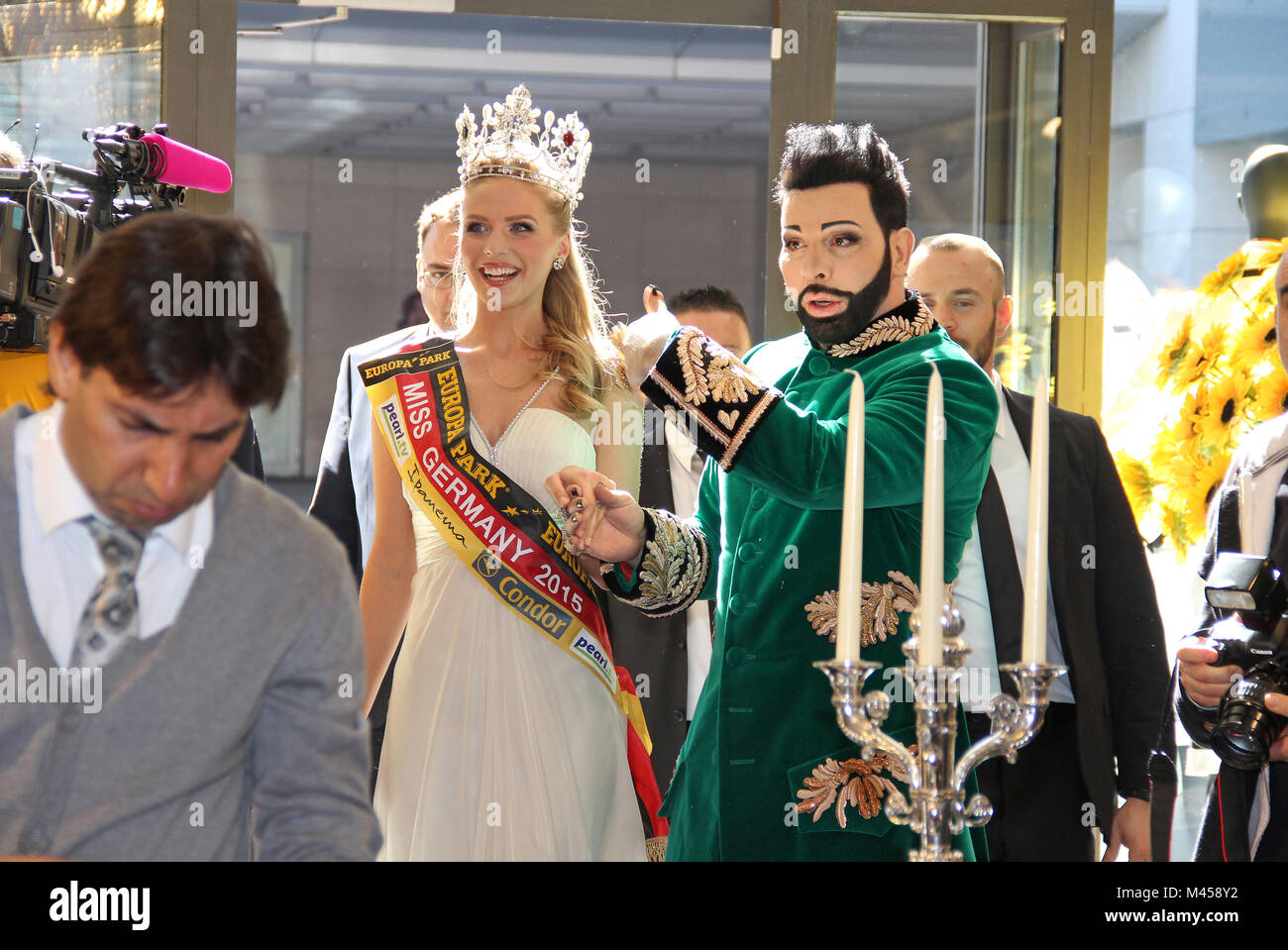 Miss Germany 2015 Olga Hoffmann, Harald Glööckler Stockfoto