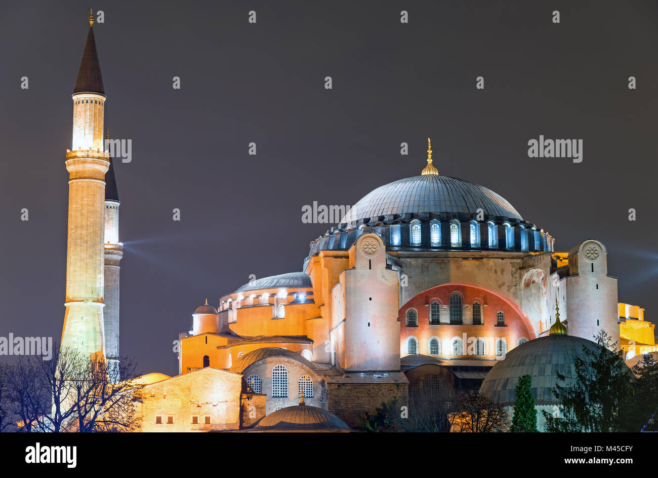 Die Hagia Sophia in Istanbul bei Nacht Stockfoto