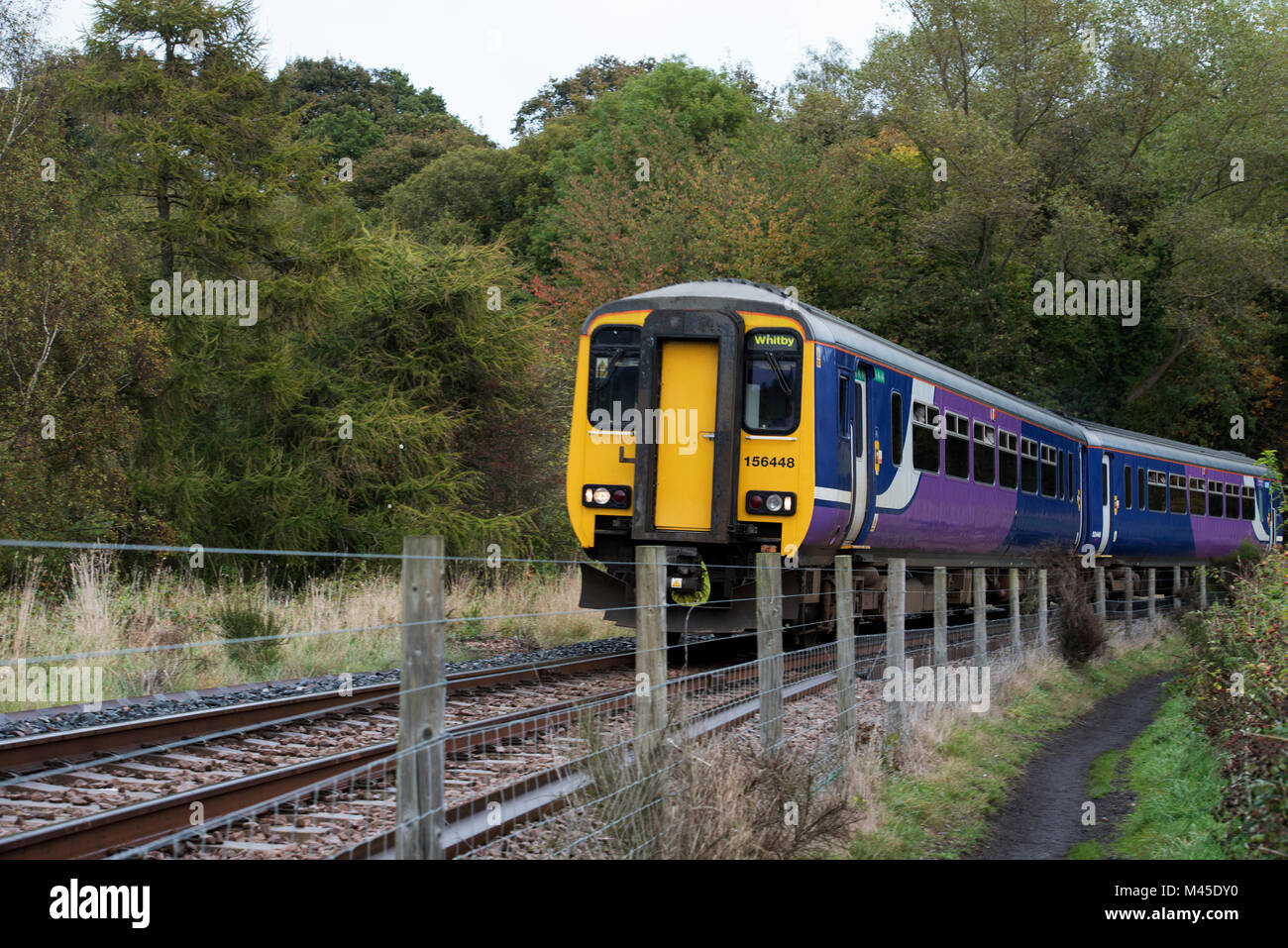 Klasse 156 DMU 156448 Metro-Cammell British Rail gebaut Diesel Benutzerkonto Unit Train Stockfoto