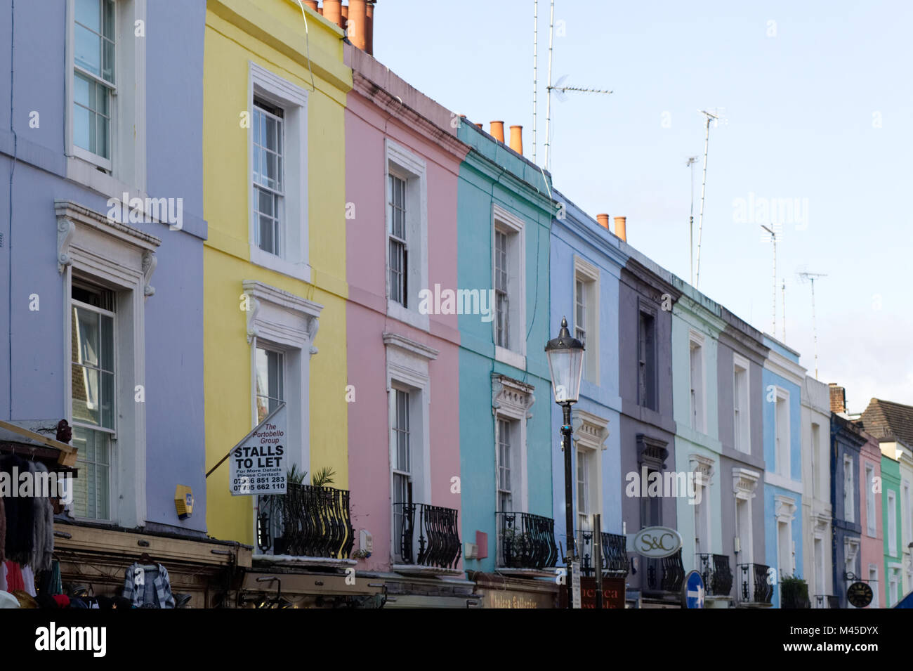 Bunte shop Fassade auf der Portobello Road London Stockfoto