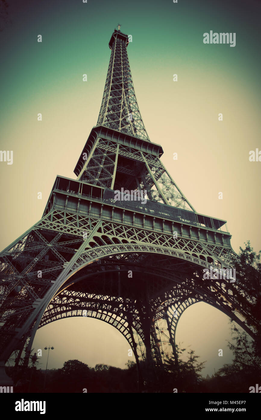 Eiffelturm in Paris Fance im Retro-Stil. Stockfoto