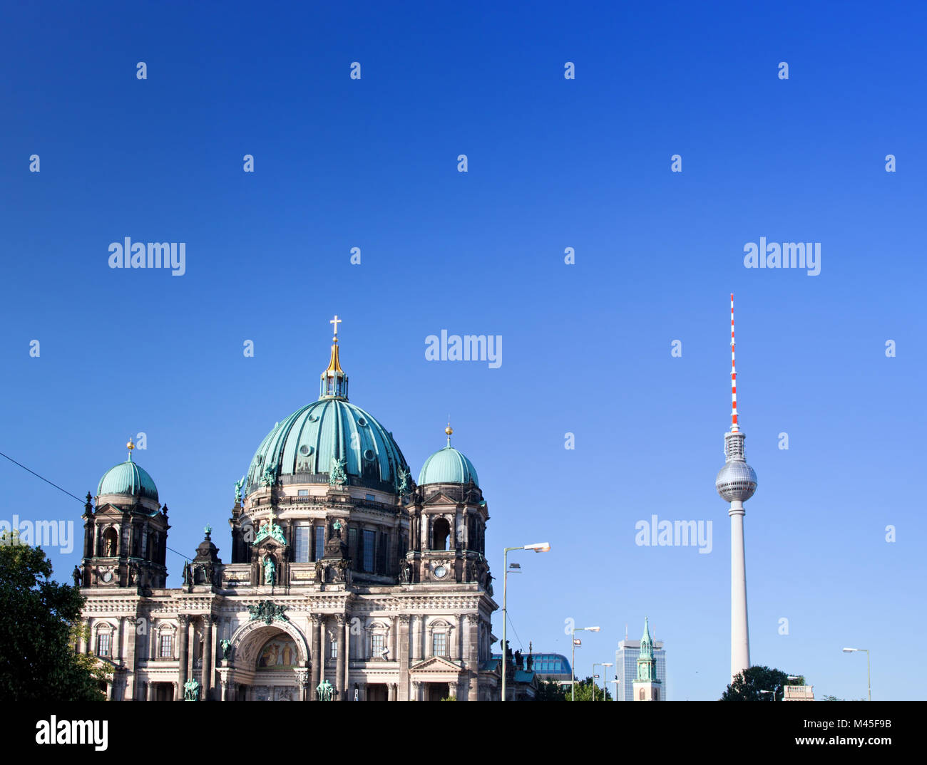 Berliner Dom und Fernsehturm, Berlin, Deutschland. Stockfoto