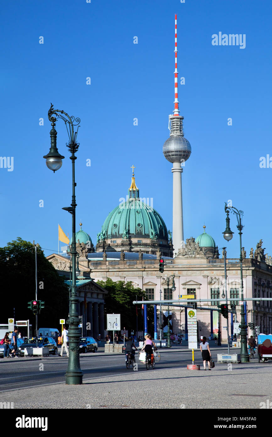 Berliner Dom und Fernsehturm, Berlin, Deutschland. Stockfoto